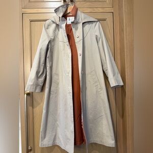 Vintage classic London Fog  Tan Trench Coat with Rust Lining Union Label USA 10P